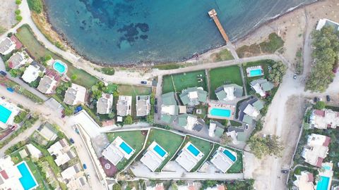 Le projet est situé sur le front de mer dans le district de Yalikavak à Bodrum. Yalikavak est l’un des quartiers exclusifs avec les villas les plus haut de gamme de Bodrum avec piscines privées et grands jardins privés situés au sommet des collines p...