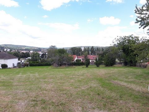 Serviced land of 2500m2 on the slope of La Motte in VESOUL. Stunning views