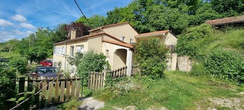 EXCLUSIVE. 24350 Montagrier, about 30 minutes from Périgueux, in the village. Set of two rented residential houses (profitability of 9.3 % or 14880 euros annually) totalling 160m2. Possible division. Each house has its separate entrance and its own g...