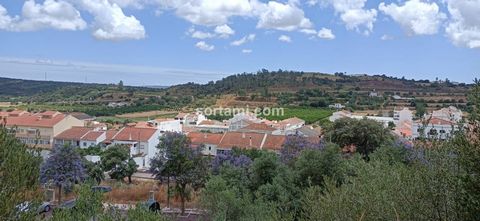 Lote para construção de moradia individual, em São Bartolomeu de Messines. Este lote conta com 205 m2 de terreno e 184 m2 de área total de construção e está inserido num loteamento com as infraestruturas feitas, com uma vista deslumbrante para a vila...