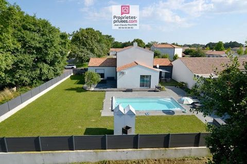 VENDEE 85150 LES ACHARDS Exclusivité, maison 5 chambres, garage, piscine et le tout sur 787 m² de terrain présenté par Jean-Claude FAUCON à 500 000 euros honoraires charge vendeur. Située dans un lieu calme à 20 mn des plages et moins de 25 mn de la ...