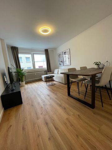 Stylishly furnished, this apartment for immediate well-being in the Severinsviertel is ready for you to move in from 01.12.2023. In addition to 2 rooms, kitchen and bathroom, this apartment has a beautiful balcony in south-west location. Upon enterin...