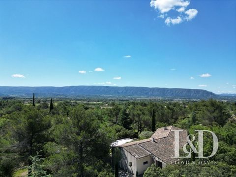 Proche d'Avignon -  À Cabrières-d'Avignon (84220), maison à vendre de 4 pièces, 200 m² avec jardin, orientée au sud. Elle offre trois chambres. Proche gare (L'Isle-sur-la-Sorgue-Fontaine-de-Vaucluse), établissements scolaires, restaurants, bibliothèq...