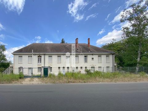 FONTAINEBLEAU PROCHE CHATEAU ET FORET - ACCES RAPIDE D606 - A6 - GARE avon fontainebleau desservie par bus. IMMEUBLE A USAGE DE BUREAUX. environ 720 m2 voir 1.068 m2 sur un TERRAIN CLOS de 1771 m2, comprenant, Rez-de-chaussée, 348 m2 environ composé ...