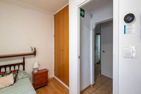 Relájese en esta hermosa y encantadora casa de vacaciones en San Sebastián de los Reyes, Madrid. Hay 6 dormitorios, 2 baños para alojar cómodamente hasta 8 personas. Hay un solárium donde poder desestresarse. Este lugar es ideal para un gran grupo de...