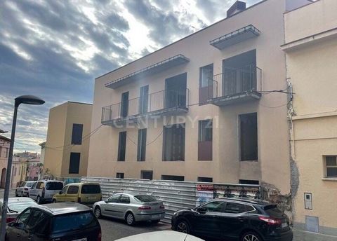 Excellente opportunité de posséder cette propriété avec une construction paralysée, très bien répartie sur 131m², située dans l’un des meilleurs quartiers du centre urbain de Sant Feliu de Guíxols, dans la province de Gérone. Proche des commerces, de...