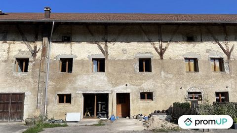 Découvrez ce magnifique appartement en duplex de 125 m2, mitoyen d'un côté, situé à Montbenoît. Rénové en l'an 2000 et bien entretenu, il offre un cadre de vie confortable dans un quartier paisible. En entrant au rez-de-chaussée, vous êtes accueillis...