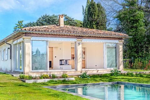 UNIQUE : VILLA DE PLAIN PIED DANS LE VILLAGE DE VALBONNE