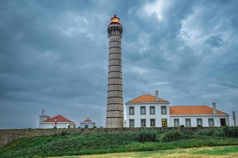 Ta nieruchomość, wraz ze swoją czarującą atmosferą, oferuje komfortowy i przestronny pobyt dla maksymalnie czterech gości. Posiada jedno łóżko podwójne i dwa pojedyncze łóżka, idealne dla par lub małych rodzin. Zakwaterowanie jest przyjazne dla zwier...