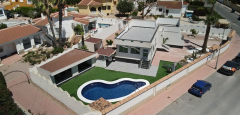 Stunning Fully Renovated Villa in the Heart of Ciudad Quesada Discover this beautifully renovated, detached villa located just a short 3-minute stroll from the vibrant main street of Ciudad Quesada. Combining modern design, generous space, and except...