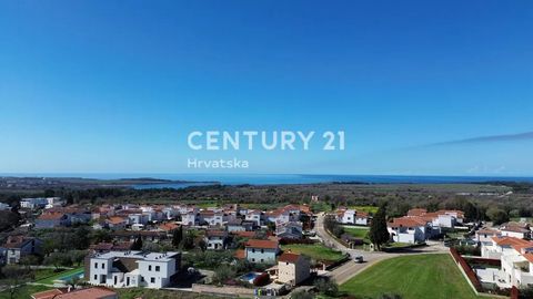 For sale is a building plot of regular shape in the center of Vabriga. Excellent position, electricity, water, and sewage are available to the plot. It is possible to build 4-6 apartments or townhouses. From the first floor, there is a beautiful sea ...
