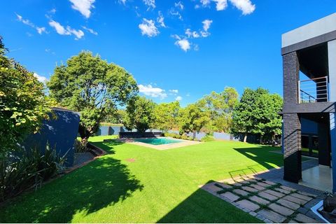 Discover this exceptional contemporary home featuring 5 spacious bedrooms, along with a charming 2-bedroom flat that includes a kitchen, en-suite bathroom, private garden, and its own cozy boma braai area—perfect for outdoor gatherings! Main House Hi...