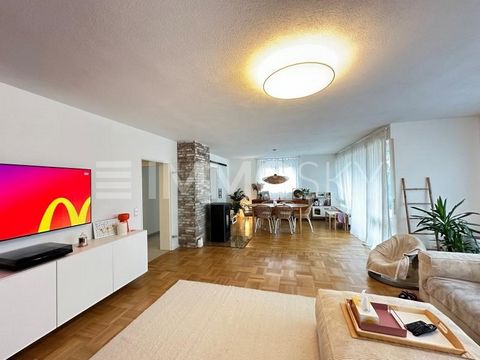 **BITTE HABEN SIE VERSTÄNDNIS, DASS WIR NUR ANFRAGEN MIT VOLLSTÄNDIGEN PERSÖNLICHEN ANGABEN ( ANSCHRIFT,RUFNUMMER und E-MAILADRESSE BEANTWORTEN WERDEN** Dieser Bungalow überzeugt durch seine hervorragende Lage in Hechingen und eine gelungene Kombinat...