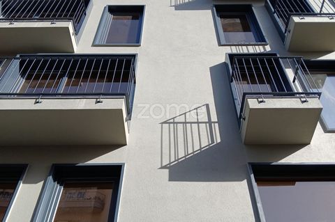 Identificação do imóvel: ZMPT576063 Fração I – T0 com Varanda (2º Esq. FT) | 38,97 m² Este T0 destaca-se pelo seu ambiente luminoso, acolhedor e funcional. A varanda oferece aquele espaço extra que tantos procuram — seja para um café ao sol, uma leit...