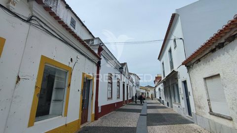 Loja em Cuba Espaço comercial com 32m2 inserido numa rua de comércio de acesso pedonal, com luz natural e em bom estado de conservação. Com excelente localização, situado no centro da Vila de Cuba, a escassos metros da Rua de Serpa Pinto, rua esta qu...