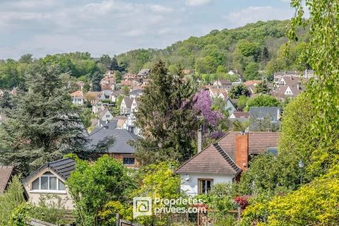 Maison d'architecte située sur Soisy Sous Montmorency 8 pièce(s) 235 m2, sur 1055 de terrain . 16 mn de train entre Paris Gare du nord et Soisy-sous-Montmorency pour une distance d'environ 13 km. Route Via A15 A86 ,A15 N315 Nous vous invitons à décou...
