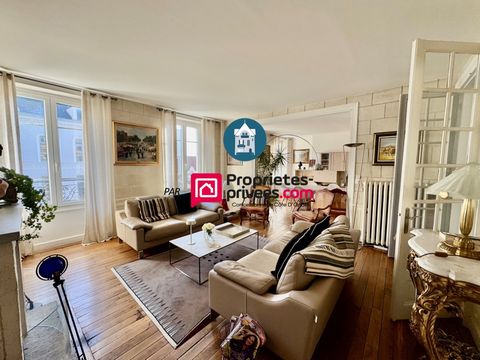 Magnifique Appartement style haussmannien de 168 m2 offrant de beaux volumes comprenant : une entrée, une grande cuisine aménagée et équipée, un salon, une salle à manger, trois chambres, une salle de bains complète avec douche et baignoire, wc. Les ...