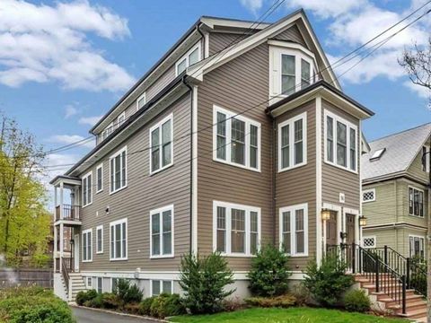Beautiful home on historic Beals Street in one of Brookline's most sought-after neighborhoods. Enter into a sun-filled and spacious open living space with high ceilings. The chef's kitchen features Sub-Zero and Wolf appliances and gorgeous granite co...