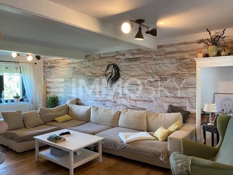 Suchen Sie nach einem Rückzugsort in idyllischer Alleinlage? Dieses idyllische Haus auf einem weitläufigen Hof bei Nauen bietet eine perfekte Symbiose aus Ruhe, Natur und hochwertiger Ausstattung. Seit 2019 kontinuierlich modernisiert, strahlt die Im...