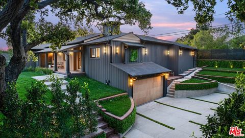 One-Of-A-Kind... Exquisite Luxury Living in the Hills of one of Glendale's most exquisite and sought after neighborhoods. Welcome to this unique Architectural Masterpiece that has been magnificently designed with NO Expense Spared, offering an unpara...