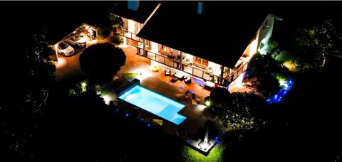 Karakteristiek huis van 277 m2 met een zelfstandig appartement, een zwembad op een bebost perceel van 2.750 m2. Gelegen in het charmante gehucht Verthier, op een steenworp afstand van het meer van Annecy, het natuurreservaat Bout du Lac en het fietsp...