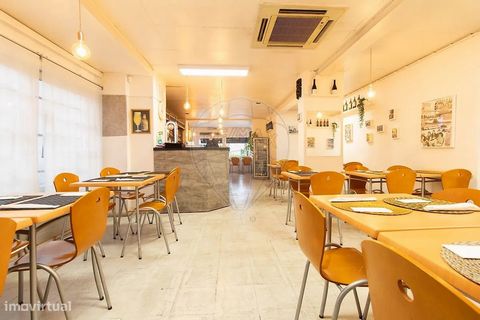   Trespasse de Restaurante em ótimo estado, completamente equipado e com alvará para 86 lugares sentados. Fica a 5 minutos a pé da estação de comboios de Paço de Arcos, finanças, acesso à A5, perto de zona industrial de Paço de Arcos. Fácil estaciona...