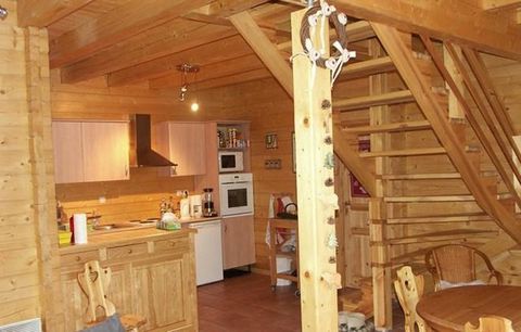 These two well equipped chalets are located in Venosc which is linked to the ski resort of Les 2 Alpes by the Venosc cable car. The chalet can sleep up to 14 people and is well equipped. The kitchen has everything you need, fridge, freezer, hot plate...