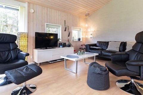 Holiday home with attention to detail, located on a large natural plot only approx. 500 meters from the Limfjord with child-friendly beach. The cottage appears bright and inviting and is practically furnished with a combined living room / kitchen. Th...
