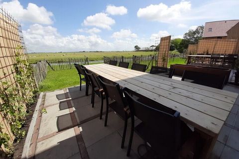 Come and enjoy the Frisian style in the quiet surroundings of Leons: the heart of Friesland. From this modern villa, newly built in 2023, you can discover all the surrounding major Frisian cities. The house itself offers space for a maximum of 10 peo...