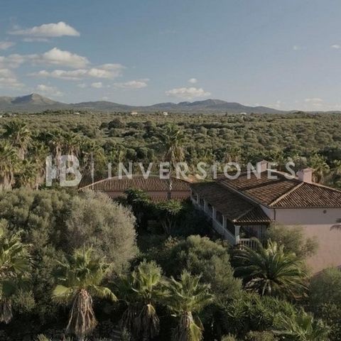 REAL ESTATE BOUTIQUE IB INVERSIONES presents this elegant traditional mansion located in Santa Margalida, endowed with panoramic views of the beautiful surrounding landscape, with majestic mountains and the sea coast. Built in 2005, this magnificent ...