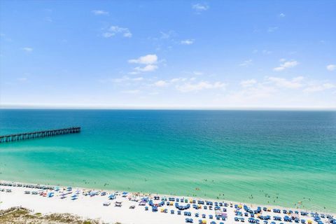 Welkom bij Beach Colony Resort West, uw paradijselijke toevluchtsoord aan de kust, gelegen in het prachtige strand van Navarra! Dit luxe, volledig ingerichte penthouse biedt een adembenemend uitzicht op het water en een betoverend balkon met een pano...