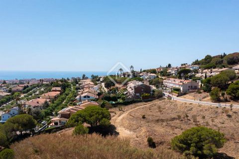 Lucas Fox presents this plot located in a quiet residential area in Premià de Dalt, a Mediterranean town located between the sea and the mountains. Premia de Dalt offers many amenities and is very comfortable for families. The beach is 10 minutes awa...