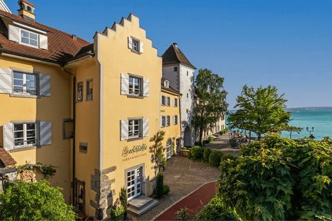 Holiday close to nature by the water! Enjoy your stay in stylish and comfortable holiday apartments in a breathtaking location, below the historic castle in the heart of Meersburg and directly on the promenade of Lake Constance. Only a few steps sepa...