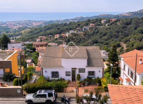 This fabulous property is located in Alella, in a quiet development known for its fantastic views, which is just a few minutes car from the town centre . Alella has all the amenities such as shops, restaurants and schools. The beach is 10 minutes awa...