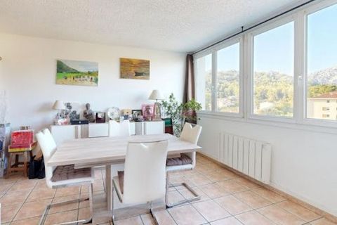 Apartment T3/4 in Marseille 13009 - Quartier Beauvallon/Seigneurie Nathalie COLLET, your real estate advisor, invites you to discover this charming 3/4 type apartment located in the Beauvallon/Seigneurie district in Marseille 13009. Characteristics o...