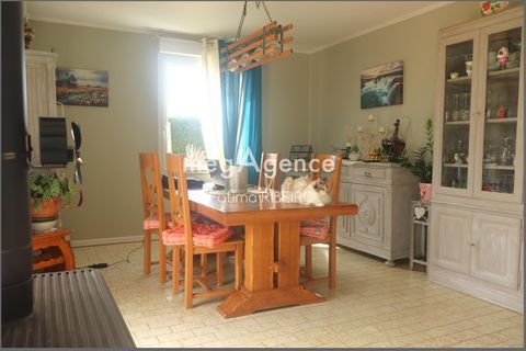 single storey house with land of 2616m² Close to the stations of Provins and Coulommiers (25 min) and 15 min from La Ferté-Gaucher, succumb to the charm of this single-storey house bathed in light Quality services for optimal comfort: Electric shutte...