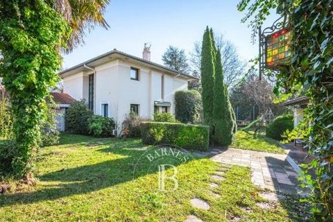 Ideally located in a quiet area and close to the city center, magnificent architect-designed house on wooded grounds of 2291 sq.m. with possibility to build a swimming pool. Bright, it includes on the ground floor, an entrance, a 42 sq.m. living room...