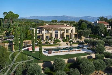 Set in a sumptuous 12.35-acre park, in the ultra-residential neighbourhood of Super Cannes, this estate offers 850 m² of luxury, refinement, and unique panoramic views. The master residence and guest-house both benefit from idyllic pool areas and an ...