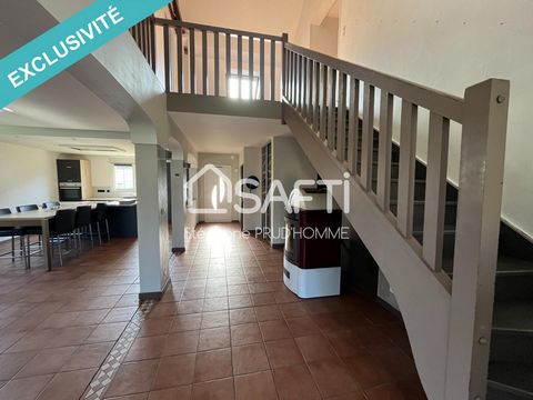 Beautiful house of 167 m2 + 19m2 veranda built in 2000 on a plot of 710 m2 in a very quiet area located in Loupershouse This town has the advantage of being at the epicenter of (15 km from Forbach, 15 km from Sarreguemines and 20 km from Saint-Avold)...