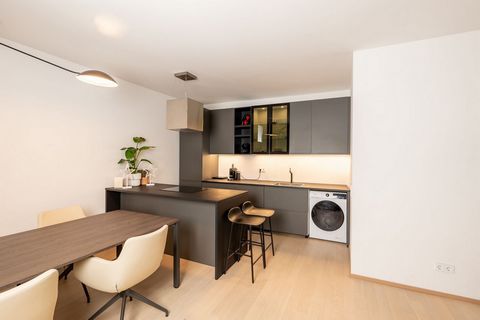Modern ground floor apartment in the heart of the city → Comfortable double bed → Fully equipped kitchenette → Coffee machine by NESPRESSO → Beamer → High-speed WiFi → Terrace → Central location near Wilhelmstraße / Staatstheater