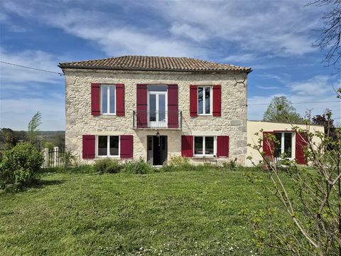 Pleasant, renovated stone house of approx. 285 m² set in over 4900 m² with outbuilding (100 m²) and swimming pool (lap pool), 10 minutes from Nérac, Lot et Garonne. The house comprises, on the ground floor, a beautiful entrance hall, a music room, a ...
