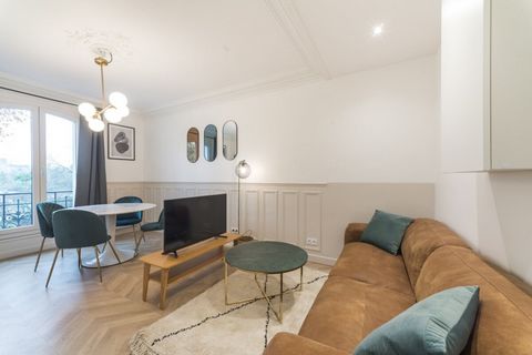## Space It is a 45m² apartment with a large living room, 2 pretty rooms with showers separated by a glass roof, an open kitchen, a modern and spacious bathroom with a large walk-in shower. We provide clean towels, sheets. It has free Wi-Fi and HD TV...