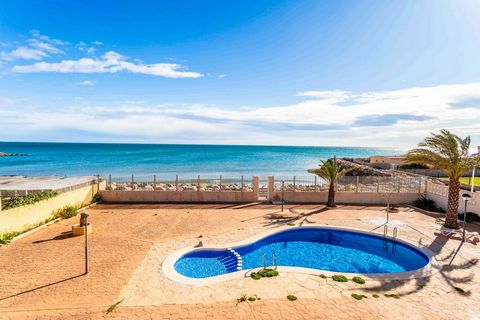 On the prestigious beach of L'Estany, we present this real estate gem: a beautiful townhouse on the beachfront with a communal pool and panoramic sea views. Located in a quiet and privileged area, this property offers the perfect balance between comf...