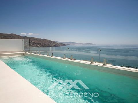 Entdecken Sie das Epizentrum des Küstenlebens in dieser exquisiten Villa mit 3 Schlafzimmern und 4 Badezimmern, die bis Ende 2024 fertiggestellt sein wird. Diese luxuriöse Oase befindet sich in dem malerischen Ort Almuñécar und bietet atemberaubende ...