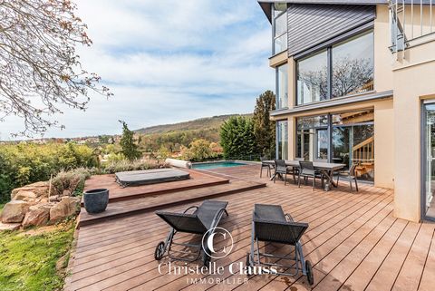 MARLENHEIM, exceptional villa to discover. This house, built in 2000, extends over an area of 220 m2, nestled in an enclosed and sumptuously wooded plot of 18.79 ares. Built on 4 levels, it blends in perfectly with its environment. On the ground floo...