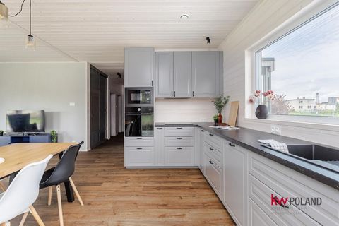 Na sprzedaż nowoczesny, drewniany dom wolnostojący (typu stodoła) zapewniający łatwość użytkowania, dający poczucie wygody i relaksu, bezproblemowy i bardzo tani w obsłudze. Dom o powierzchni użytkowej 89,33 m2 znajduje się na dużej działce o metrażu...