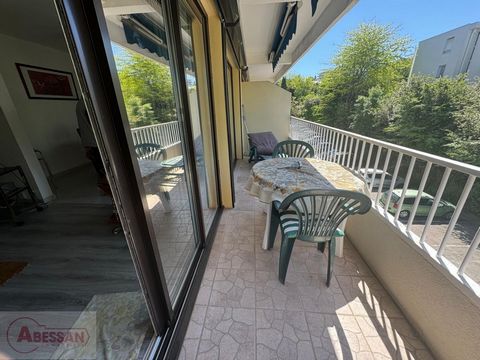 HERAULT (34) For sale in Montpellier Discover exclusively in a secure residence this false T4 type apartment composed of an entrance, a bright double living room with its large balcony, an equipped kitchen with loggia, two bedrooms with cupboards , a...