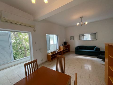 New for sale in the old north of Tel Aviv! 2 room apartment with a potential for 3 rooms. Today it is 2 rooms, 80 square meters, with a large hall used as a dining area, spacious and pleasant with 3 air directions. 80 meters including a covered balco...