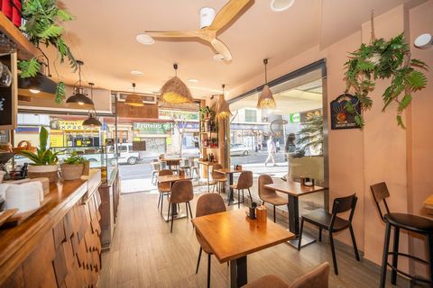Este encantador bar-cafetería se encuentra en el corazón de Ibiza, en una ubicación privilegiada cerca de avenidas principales y atracciones turísticas. Con 50 metros cuadrados de espacios útiles, este establecimiento ofrece un ambiente luminoso, aco...