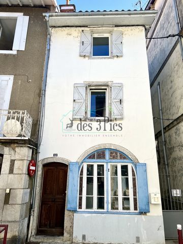 Right in the centre of Saint-Girons, all amenities nearby. Come and discover this pretty house on 3 levels that can be suitable as a main residence as well as for an Airbnb-type rental activity or year-round with a monthly rent of around 500€ H.C. On...